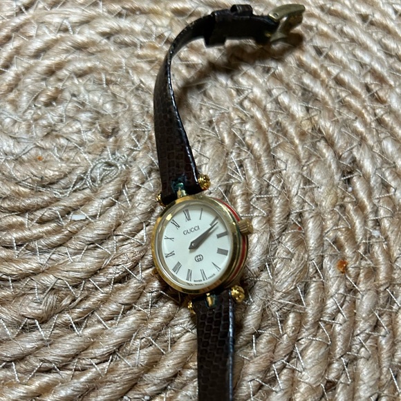 Authentic Vintage Gucci Watch - Picture 8 of 11